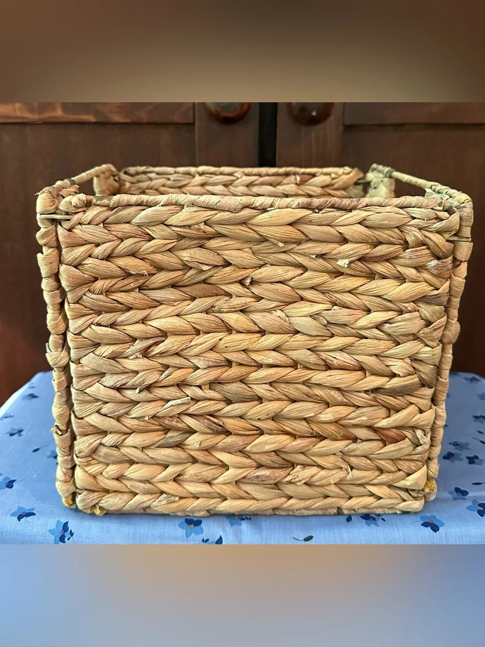 Collapsible woven basket